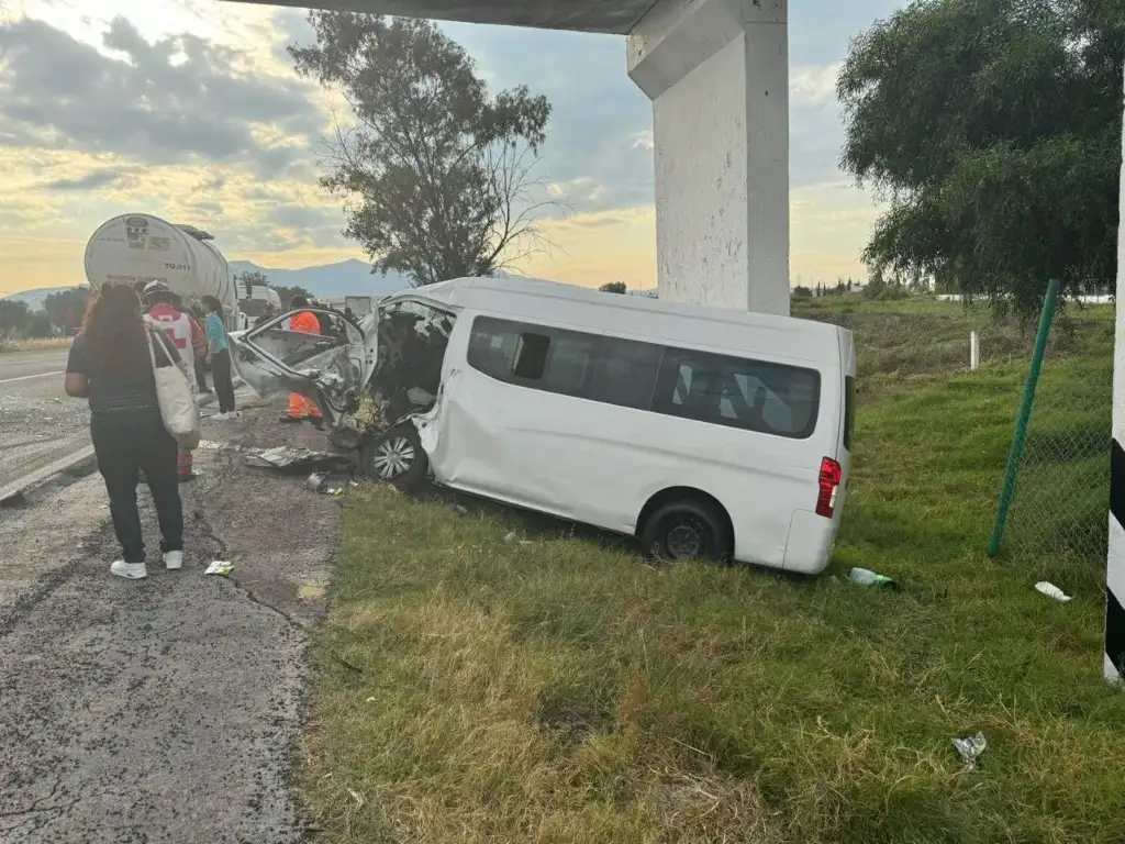 suman-dos-muertos-por-accidente-de-urvan-en-la-autopista-mexico-piramides-9642html-accidente-mexico-piramidesjpg-9430html-7f9dcd6f-5060-4989-9a63-f5fe489387a8